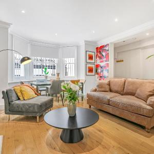 Central Large Stylish 2Beds 2Baths With Private Patio