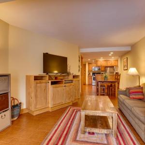 Condo with Hot Tub Access - Quick Bus Trip to Ski!