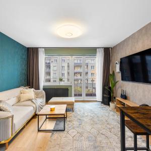 Klimasa Modern and Comfortable 4K TV, PlayStation ,Netflix