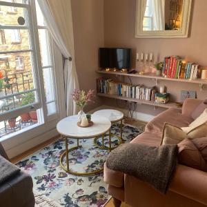 Cosy and Stylish Home with Balcony - Long Stays Welcome
