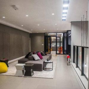 Studio completo, prox ao metro republica