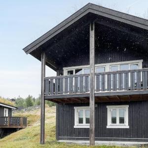 2 Bedroom Cozy Home In Røn