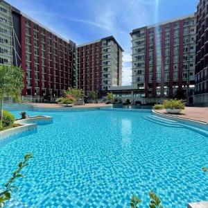 Resort Condo with Balcony in Lapu-lapu