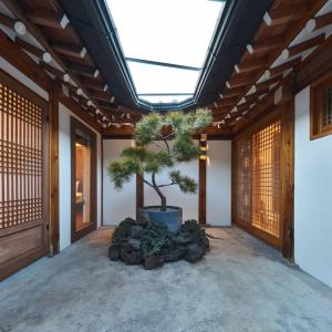 Lurury Hanok Stay Reflection