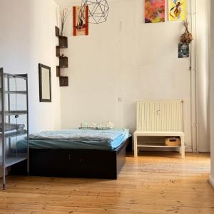 Simple Room Berlin Mitte Artist and LGBTQ friendly