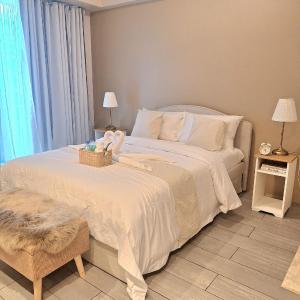 Across Manila Airport NAIA T3 Comfy Unit with Balcony