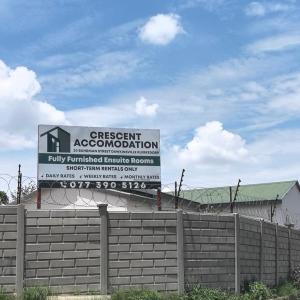 Crescent accommodation