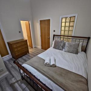 Hollowstone Place, Spacious 2 Bed, City Centre NG1, Sleeps 6,Free Parking