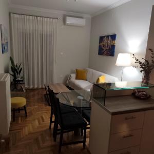 Μ&Κ - Your Athens Home - Νewly renovated 2bd apartment in family neighborhood close to city center