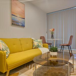 Cosmo Quarters - City Apartment with Pool & Spa