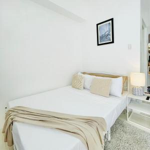 WV 21 Bright & Airy Studio