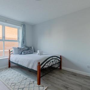 Riverside 2BD Flat Short Walk to the ExCel Centre