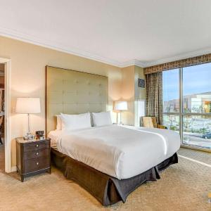 MGM Signature-02-602 1Br 2Ba Balcony Suite