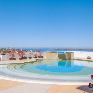 Condos with Spectacular Views & Pool Onsite