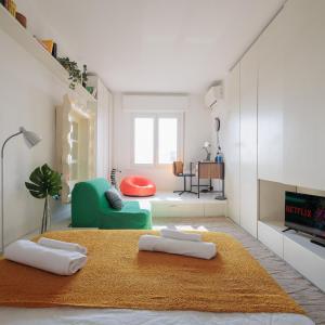 Appartamento di Design con Vista su Via Tortona