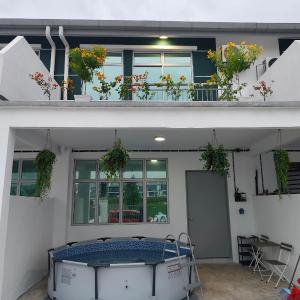 ANGGERIK LAZURI Guest House & Homestay