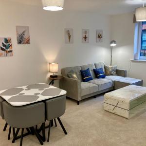 2 Bedroom Luxury Apartment! City Center with Free Parking!