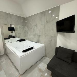 Valentino Suite 36