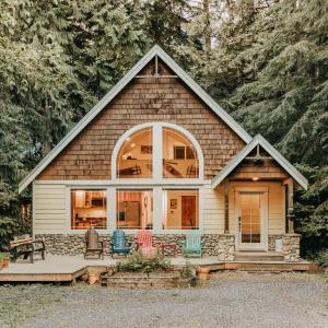 Mt Baker Lodgings Cabin 1 - With Wifi, Hot Tub, Pet friendly