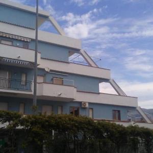 Appartamento con grande terrazza, 100 m dal mare