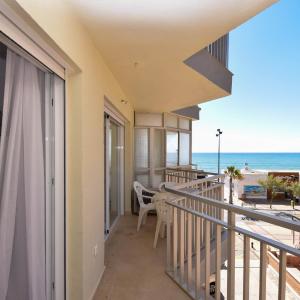 Ref 302 Beach front apartment in popular Riverina