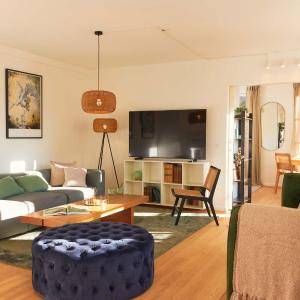 Stunning 2 BR Home on Nyhavn with Private Balcony