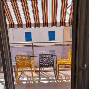 BANDOL T2 HYPER CENTRE rue calme