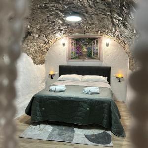 Unique Romantic Cave with air conditioner
