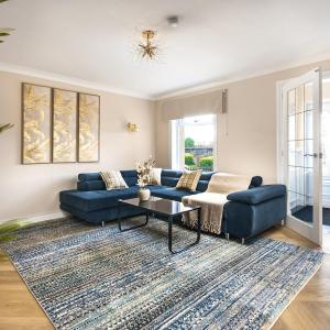 Spacious 3 Bed Home in Glasgow City With Free Parking
