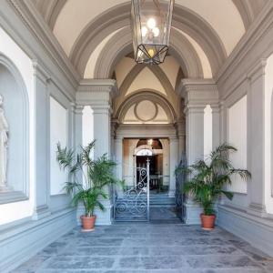 Elegant apartment in a historic building, just a few steps from the Duomo