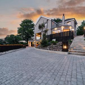 The Ridge London - Luxury Designer Villa with hot tub and sauna, Bexley borough of London