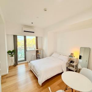 Studio Unit Staycation near Rockwell Mandaluyong FREE Pool Access