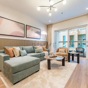 Renovated 1BR with Partial Sea and City Views Close to the Beach, Elite Residence, Dubai Marina by Deluxe Holiday Homes