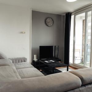 Tower Bridge Shard View 2 Bed contemporary Apartment