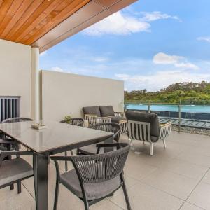 Luxe Waterfront Home with Bay Views and Carpark