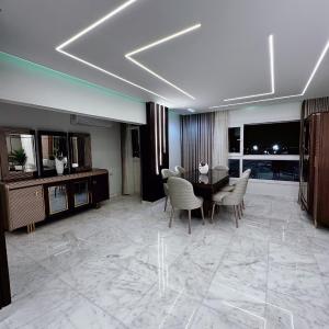 Luxury three bedroom duplexSheraton Airport