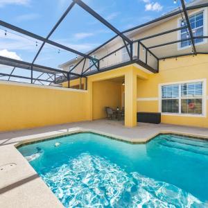 Lakefront 4 Bed private Oasis Location