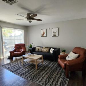 L - Fully remodeled and professionally decorated