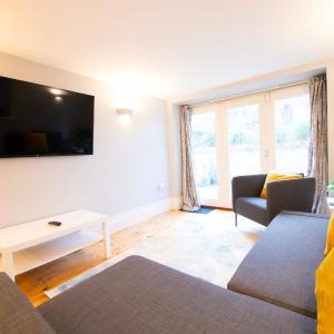 Complete Queens - Free Parking - AJ Apartments