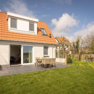 Great Farmhouse in De Cocksdorp with Garden