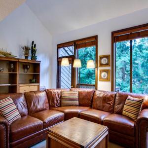 Snowater Condo #31 - Fireplace - Wifi - Sleeps 4