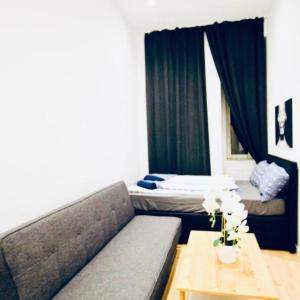 Super Central Cozy 5 BR Shared Apt 10Min Walk to Augarten