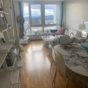 Cozy apt with balcony!