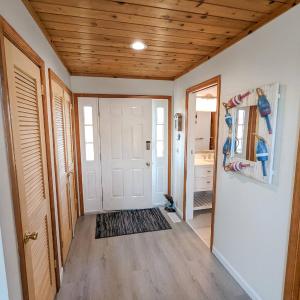 Cedar Cove - Waterfront home with Fire pit!