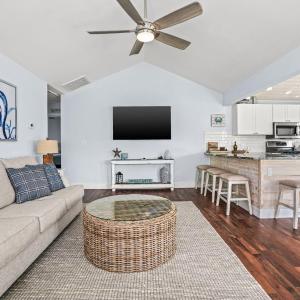 Coastal Cottage - Beachy oasis in Oyster Bay!