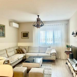 Adra's apartment