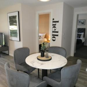 2 Bed 2 Bath Apartment Close to City Ctre Sleeps 5 -Free Parking