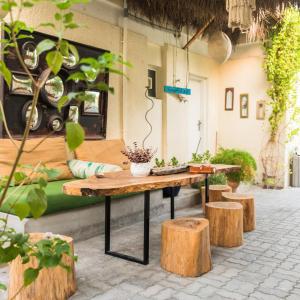 Private Cottage with bbq area 5 min walk to beach!