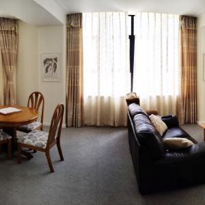 Spacious CBD Art Deco Apartment