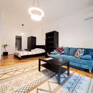 Hero's Square Apartment